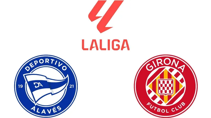 Cầu thủ của Alaves và Girona đang tranh chấp trên sân cỏ Cầu thủ của Alaves và Girona đang tranh chấp trên sân cỏ