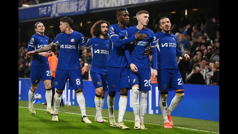 Cầu thủ Chelsea chiến đấu gay cấn trước Leeds United Cầu thủ Chelsea chiến đấu gay cấn trước Leeds United